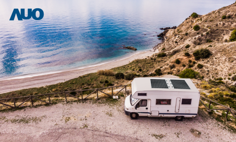 「可撓輕量化太陽光電板SunCurva」使用輕量特殊耐候型複合板取代傳統太陽能板的玻璃前板，不僅降低70%重量，每米平方僅3Kg；具有抗衝擊性能及通過電磁相容性測試，可應用於交通運輸工具，如露營車、遊艇等